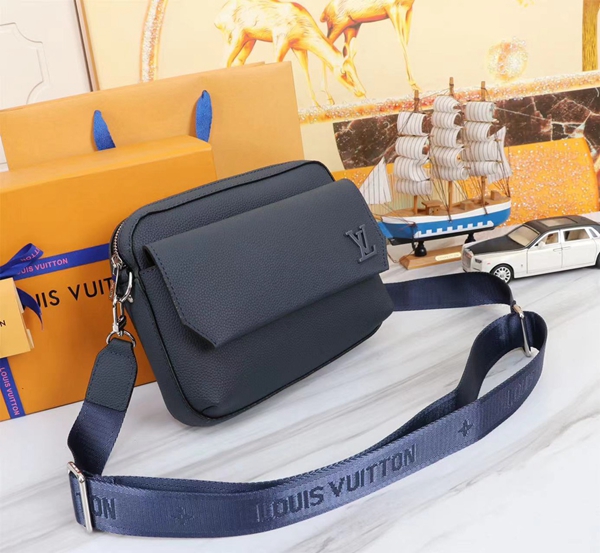 ルイヴィトンバッグ背面デザイン